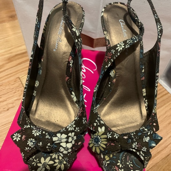 Floral Corduroy heels size 8 EUC - Picture 2 of 6